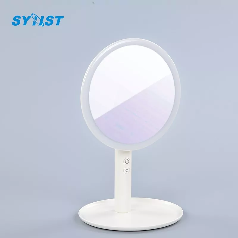 Jaký je rozdíl mezi LED make-up zrcátkem a obyčejným toaletním zrcadlem se stolní lampou?